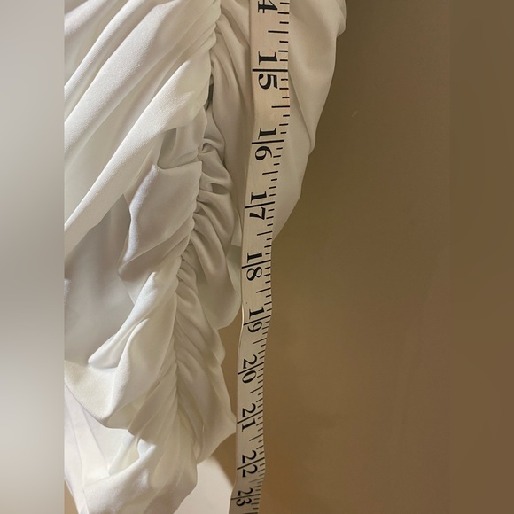 Fitted asymmetrical dress - Picture 2 of 6